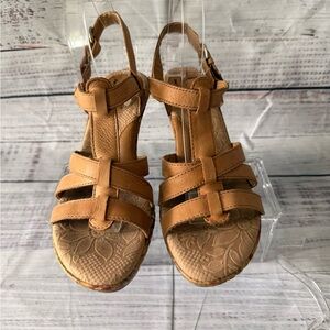 boc Born Sandals Womens 7 Strappy Tan Leather Wedge Buckle Strap Casual